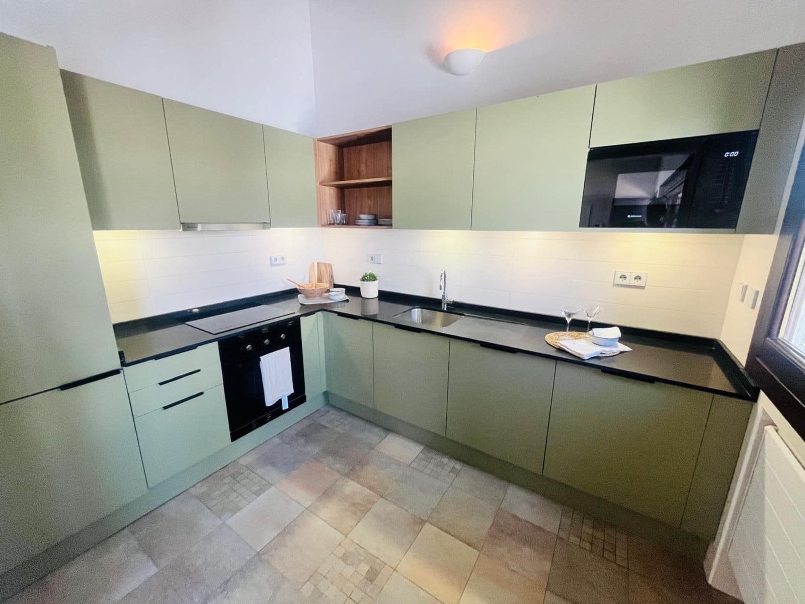 2 makuuhuone Huvila myytävänä paikassa Avileses mukana uima-altaan 
autotalli - 298 000 € (Ref: 8756895)