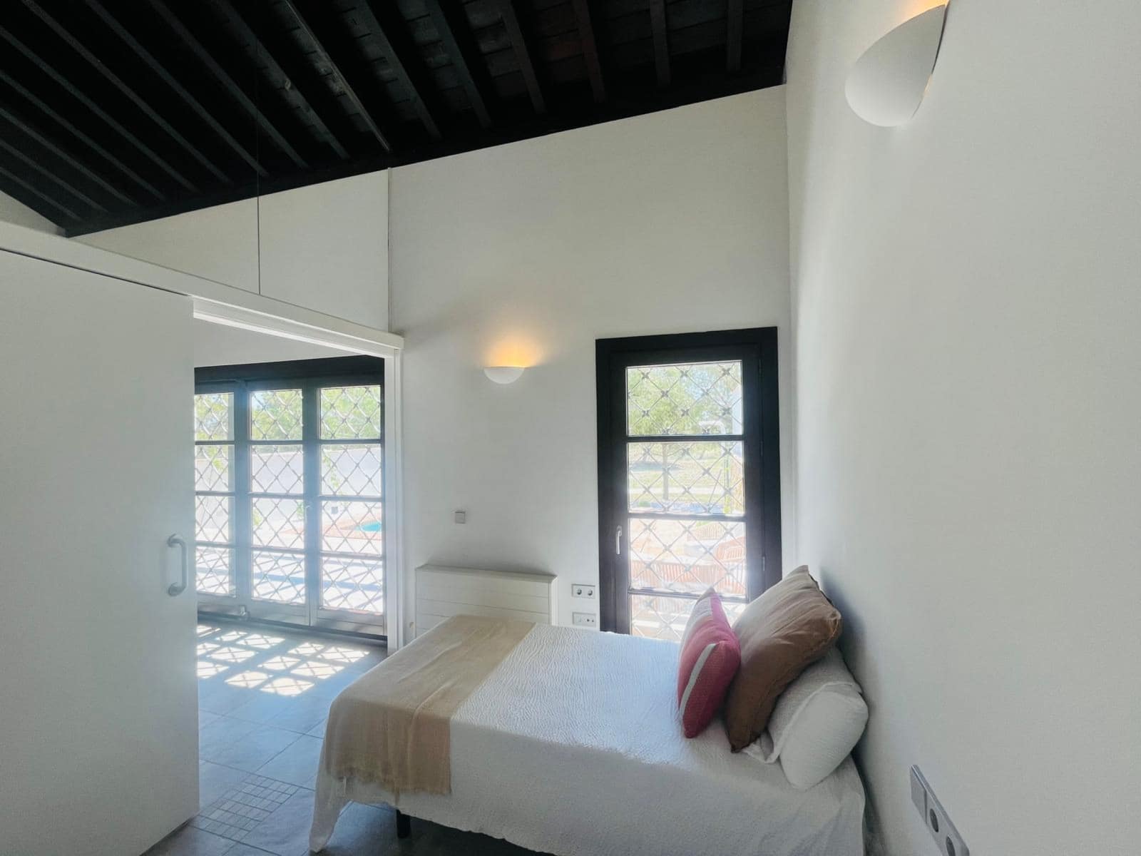 2 makuuhuone Huvila myytävänä paikassa Avileses mukana uima-altaan 
autotalli - 298 000 € (Ref: 8756895)