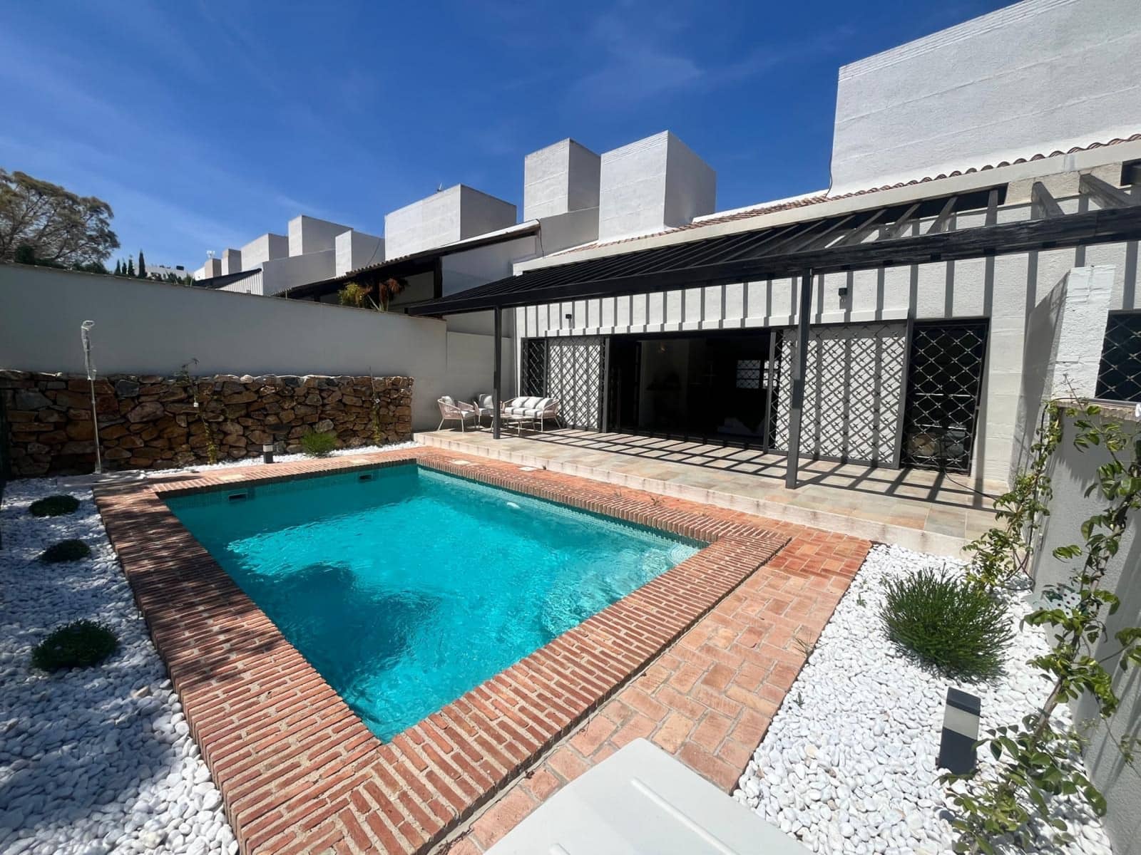 2 makuuhuone Huvila myytävänä paikassa Avileses mukana uima-altaan 
autotalli - 298 000 € (Ref: 8756895)