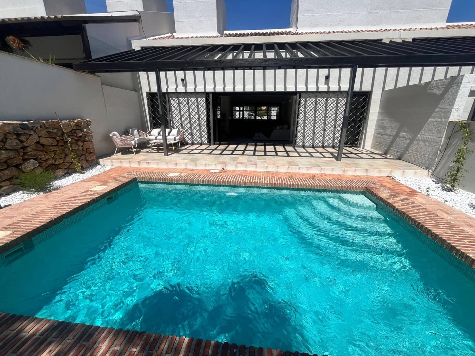 2 makuuhuone Huvila myytävänä paikassa Avileses mukana uima-altaan 
autotalli - 298 000 € (Ref: 8756895)