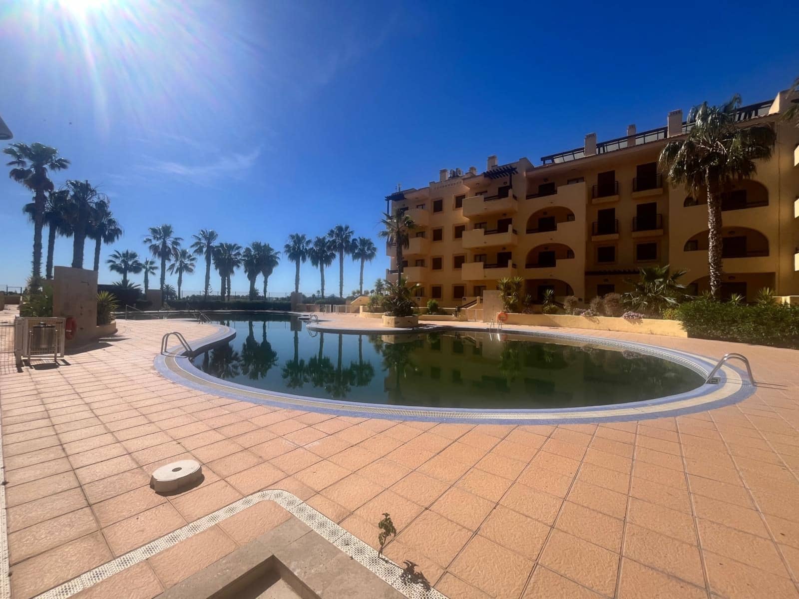 Apartamento de 2 habitaciones en Los Alcázares en venta con piscina - 130.800 € (Ref: 9000641)