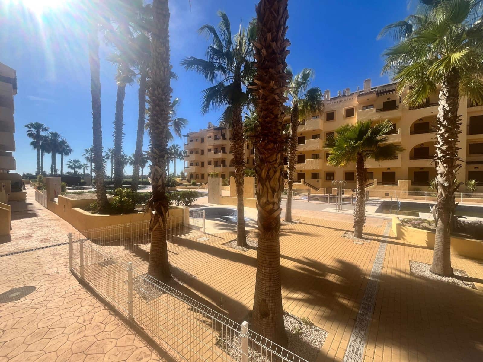 Apartamento de 2 habitaciones en Los Alcázares en venta con piscina - 130.800 € (Ref: 9000641)