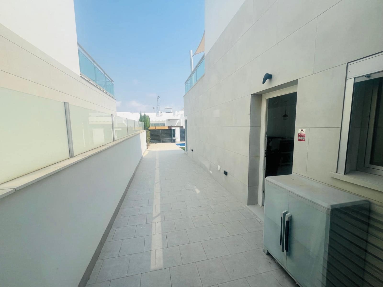 Chalet de 3 habitaciones en Los Alcázares en venta con piscina - 375.900 € (Ref: 9187736)