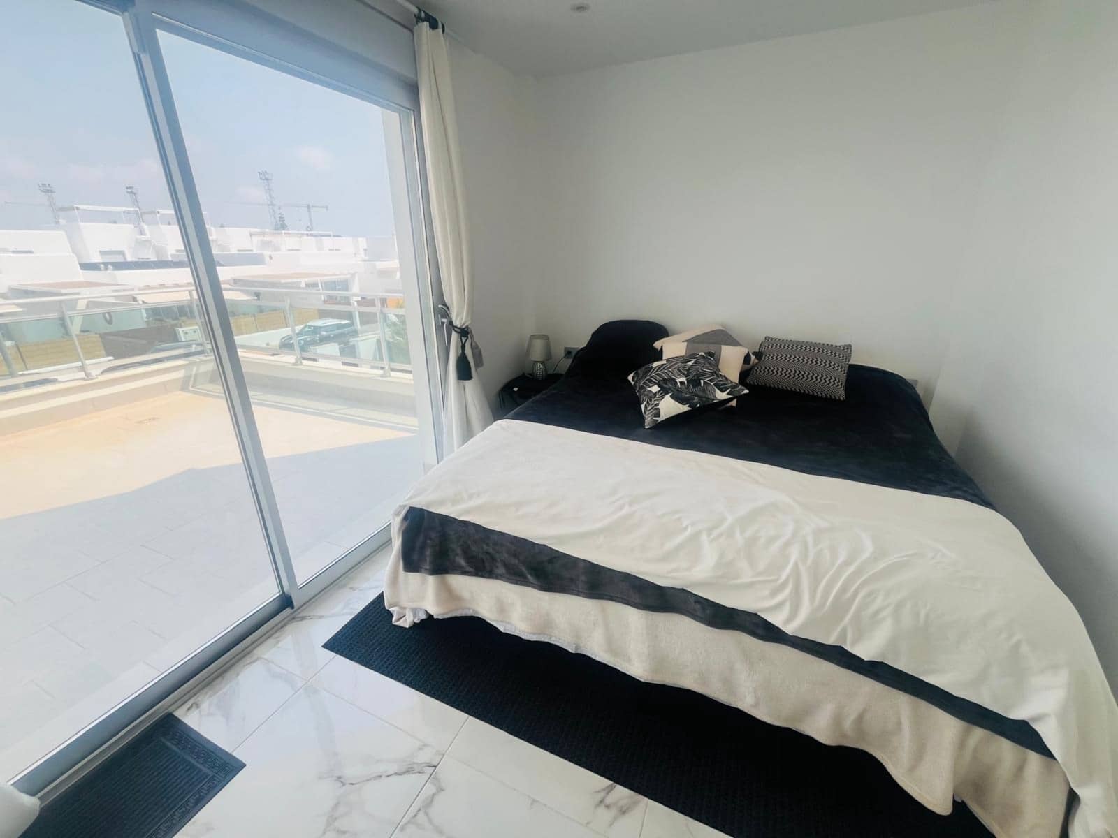 Chalet de 3 habitaciones en Los Alcázares en venta con piscina - 375.900 € (Ref: 9187736)