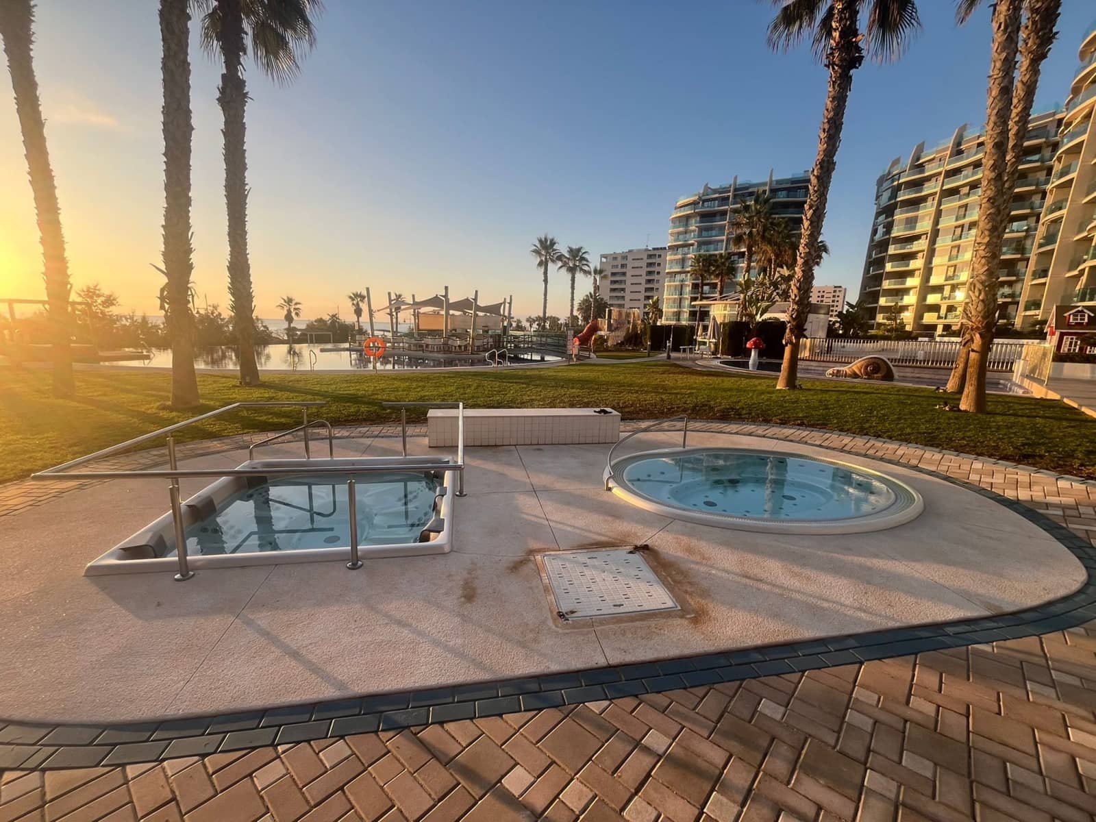 3 soveværelse Lejlighed til salg i Punta Prima med swimmingpool - € 479.950 (Ref: 9267788)