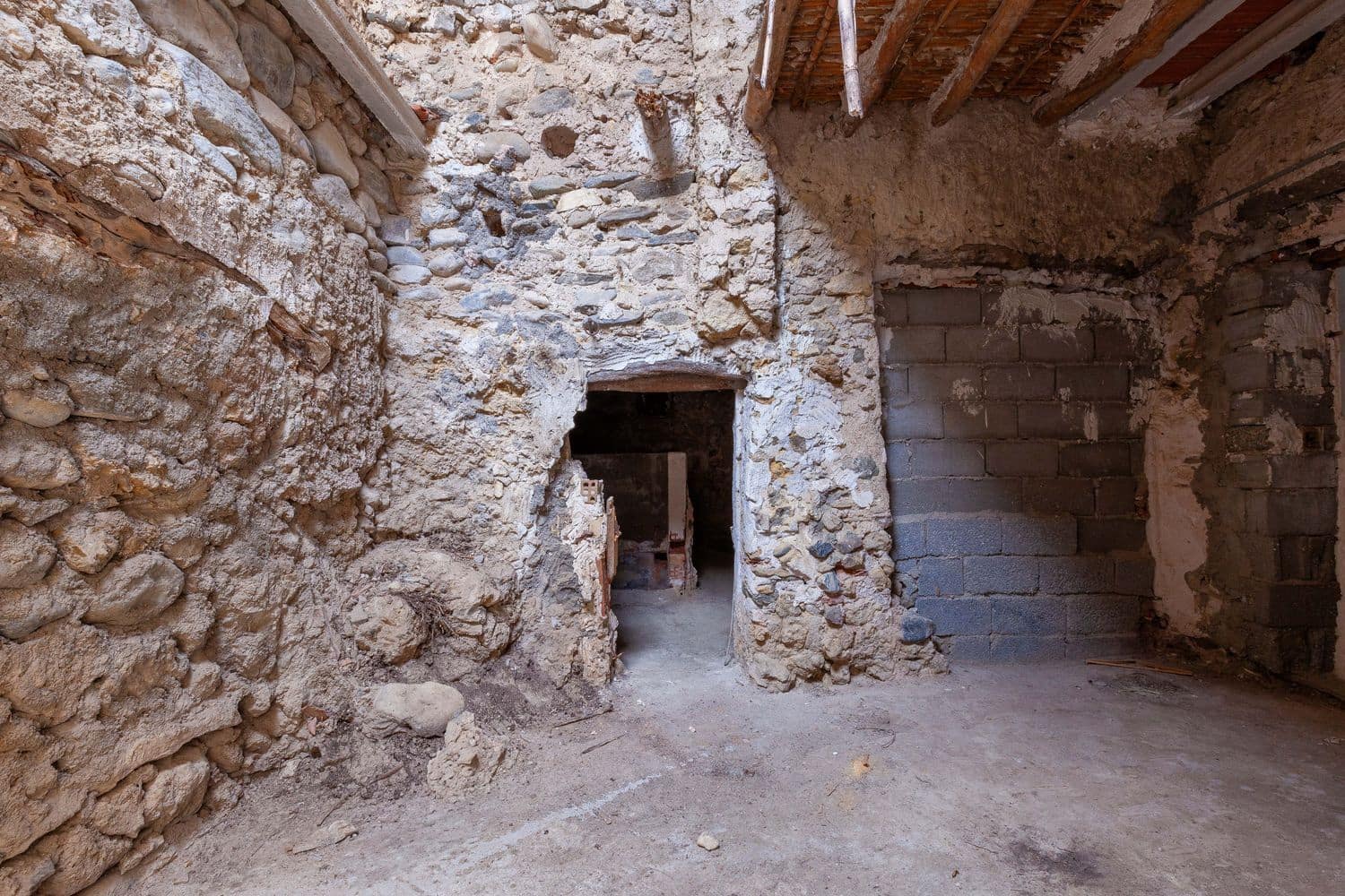 7 soveværelse Finca/Landehus til salg i Arboleas med garage - € 67.000 (Ref: 8387778)