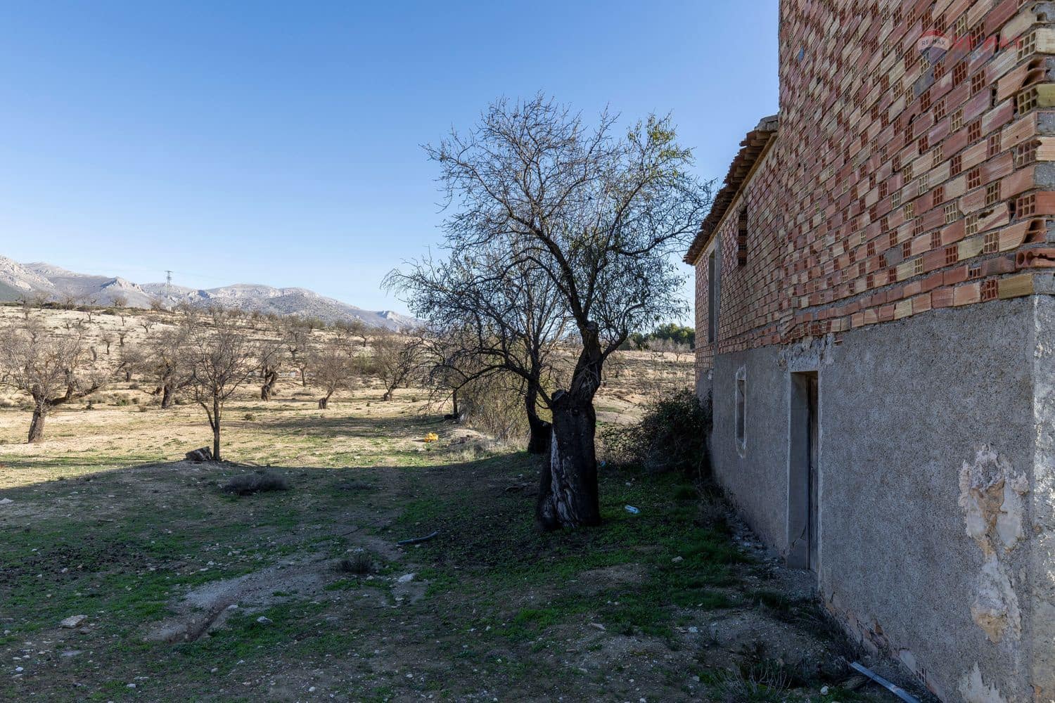 6 bedroom Finca/Country House for sale in Chirivel with garage - € 99,900 (Ref: 8682084)