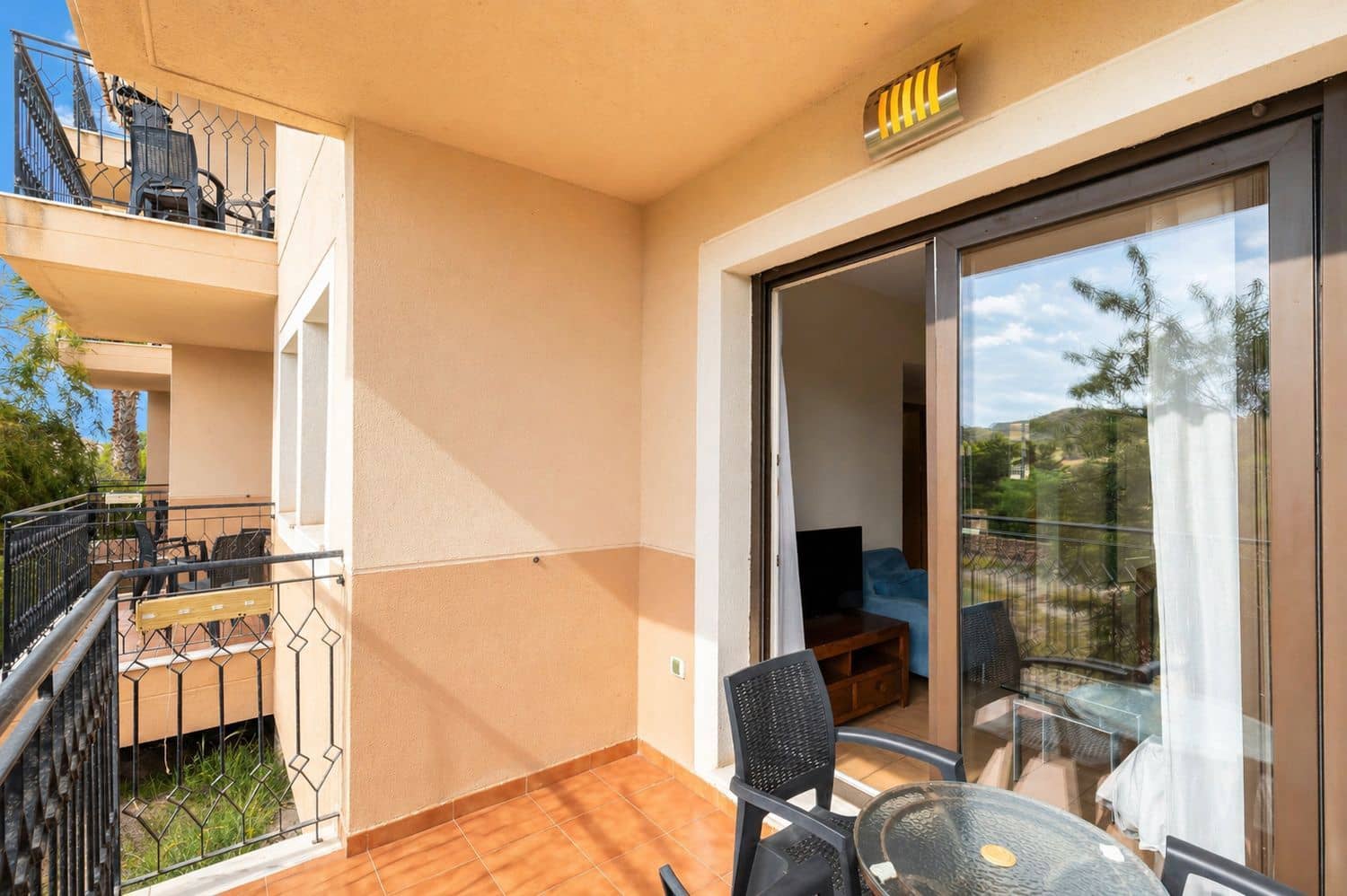 Apartamento de 2 habitaciones en Los Collados en venta con piscina garaje - 110.000 € (Ref: 9006681)