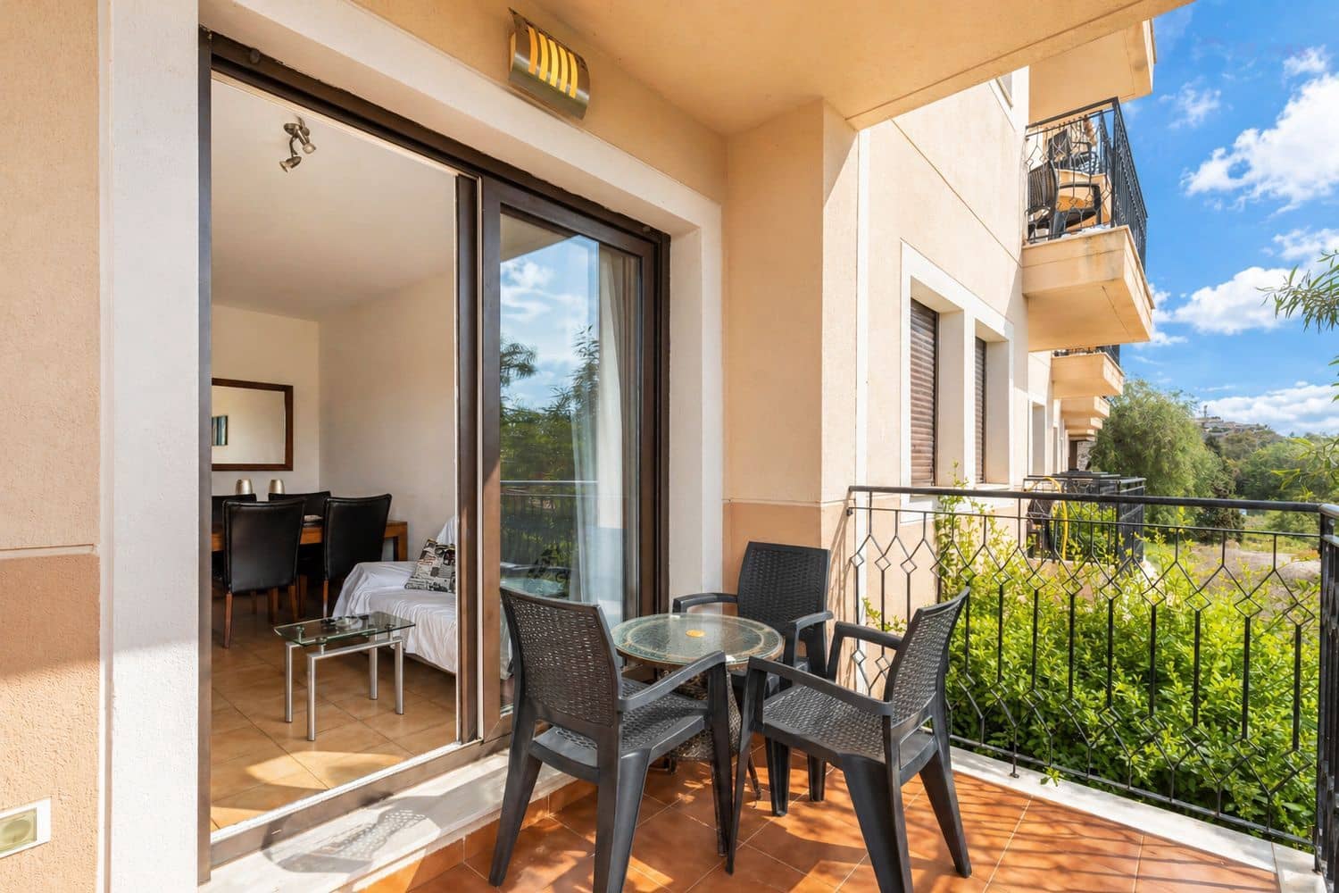 Apartamento de 2 habitaciones en Los Collados en venta con piscina garaje - 110.000 € (Ref: 9006681)