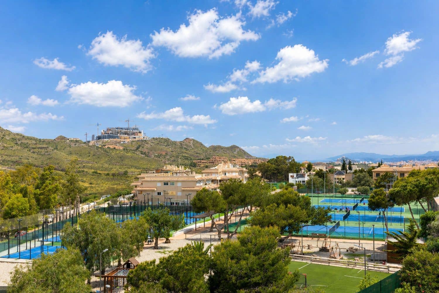 Apartamento de 2 habitaciones en Los Collados en venta con piscina garaje - 110.000 € (Ref: 9006681)