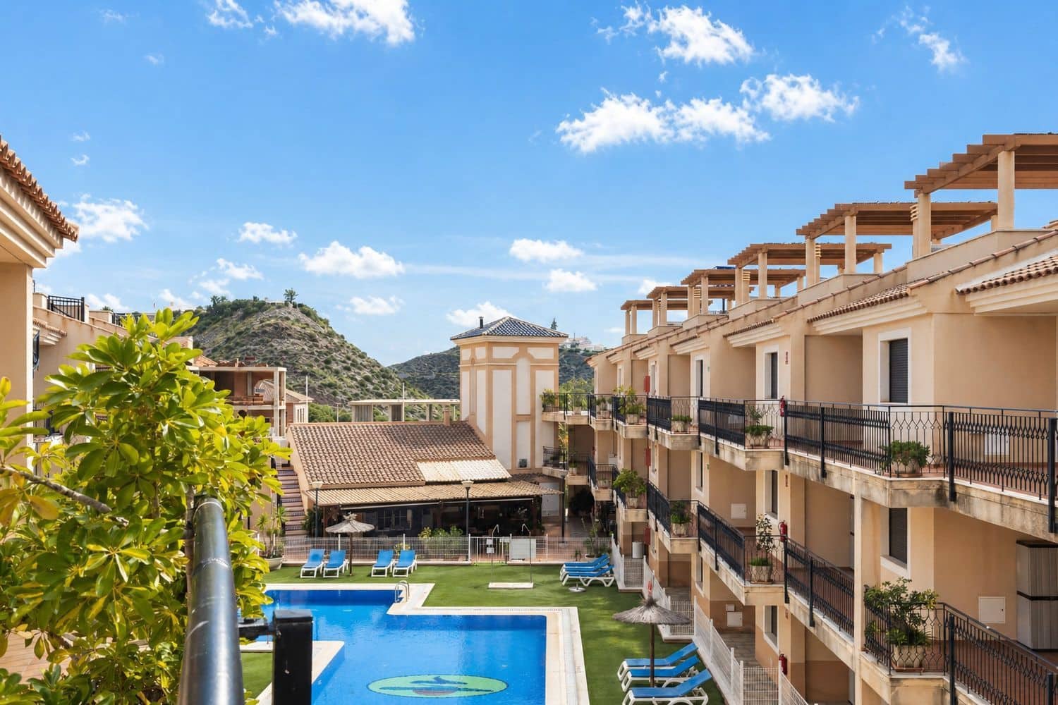 Apartamento de 2 habitaciones en Los Collados en venta con piscina garaje - 110.000 € (Ref: 9006681)