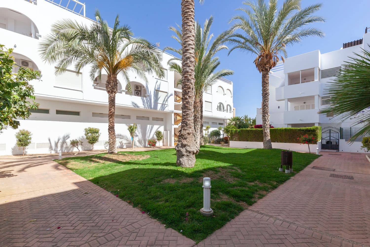 2 soveværelse Lejlighed til salg i Puerto del Rey med swimmingpool garage - € 215.000 (Ref: 9143764)