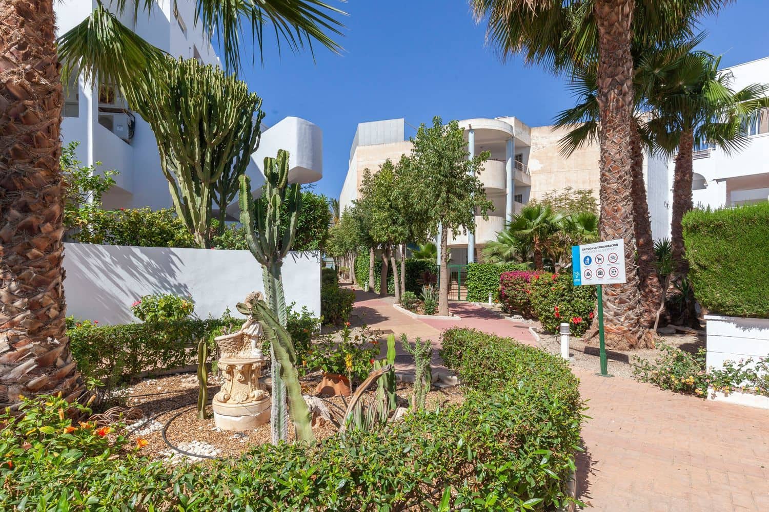 2 soveværelse Lejlighed til salg i Puerto del Rey med swimmingpool garage - € 215.000 (Ref: 9143764)