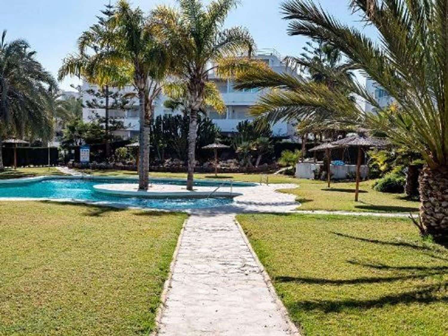 2 soveværelse Lejlighed til salg i Puerto del Rey med swimmingpool garage - € 215.000 (Ref: 9143764)