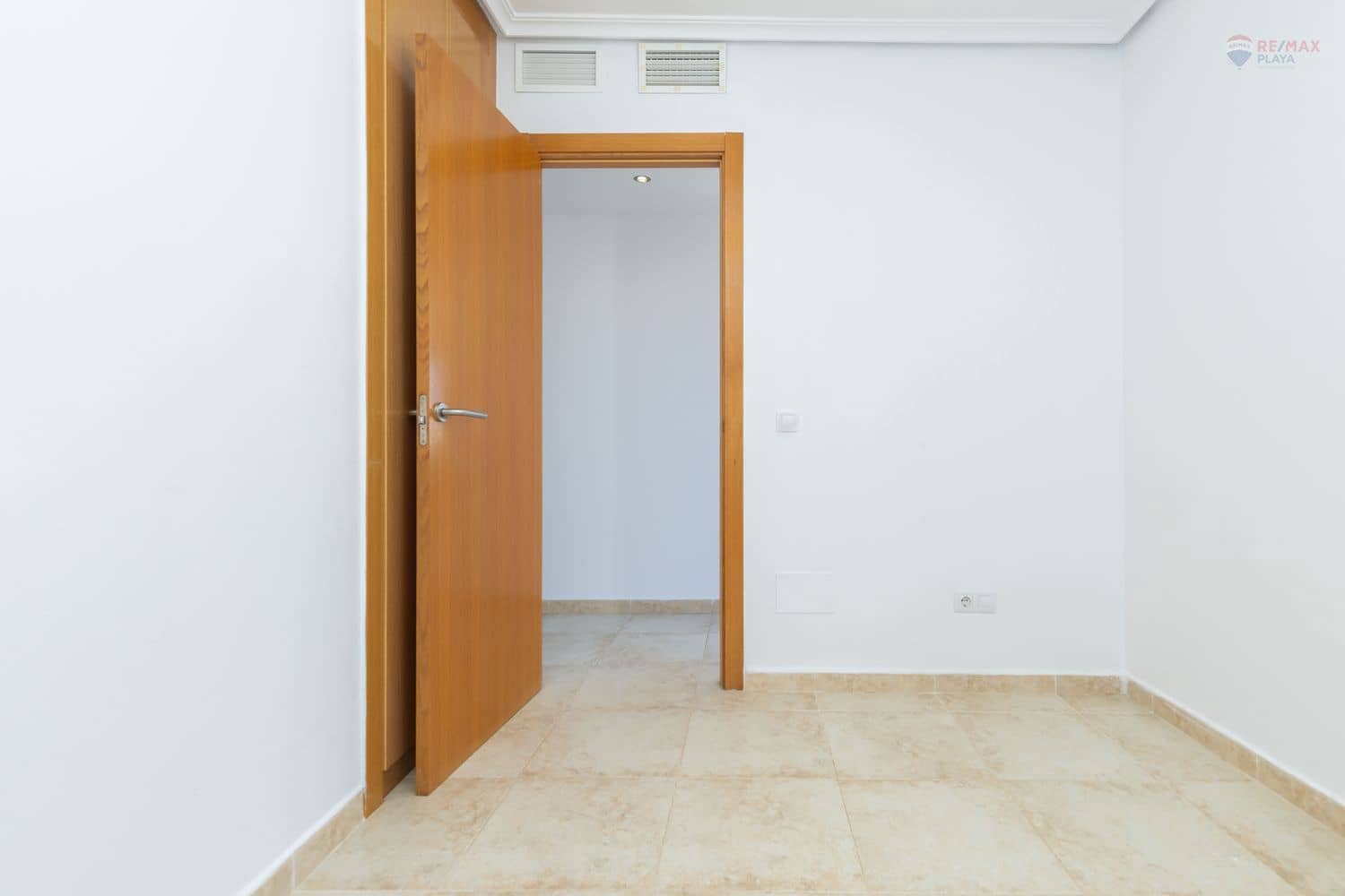 2 makuuhuone Huoneisto myytävänä paikassa Vera mukana uima-altaan 
autotalli - 169 000 € (Ref: 9371210)