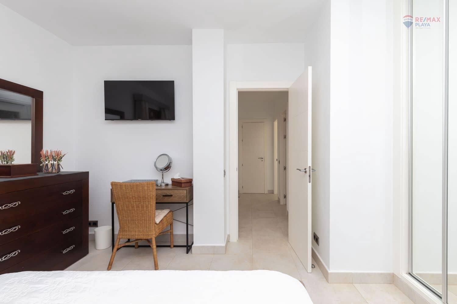 4 bedroom Villa for sale in Cuevas del Almanzora with pool garage - € 695,000 (Ref: 9430794)