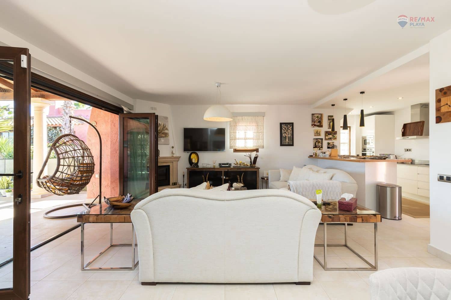 4 bedroom Villa for sale in Cuevas del Almanzora with pool garage - € 695,000 (Ref: 9430794)