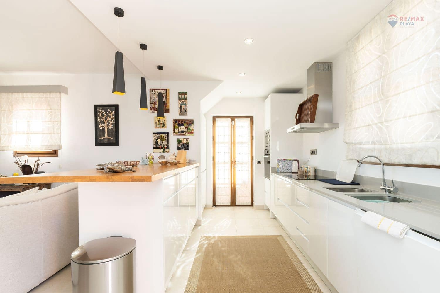 4 bedroom Villa for sale in Cuevas del Almanzora with pool garage - € 695,000 (Ref: 9430794)