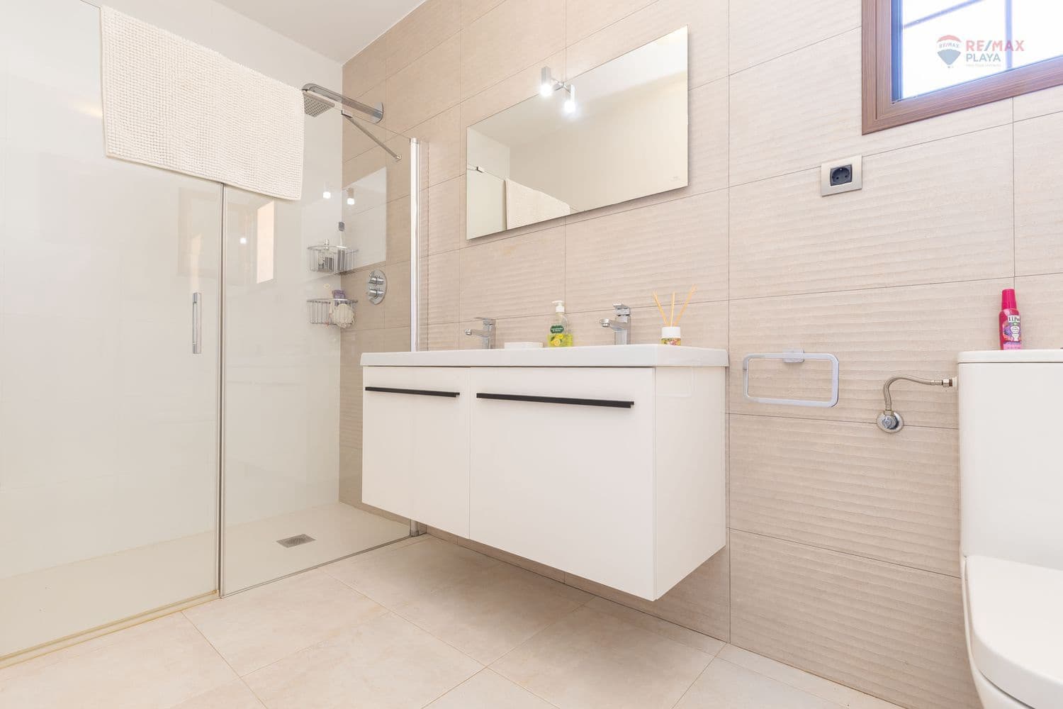 4 bedroom Villa for sale in Cuevas del Almanzora with pool garage - € 695,000 (Ref: 9430794)