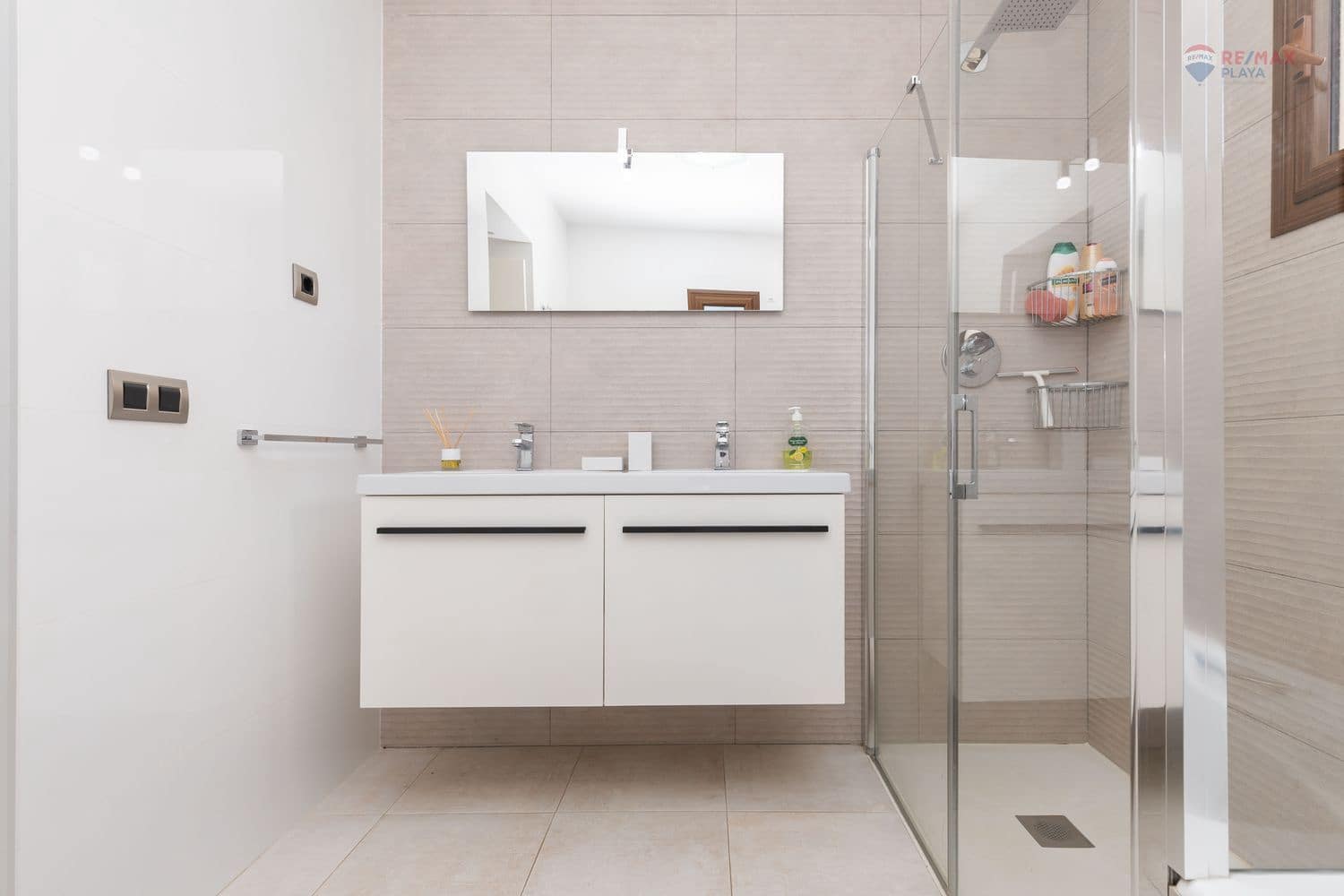 4 bedroom Villa for sale in Cuevas del Almanzora with pool garage - € 695,000 (Ref: 9430794)