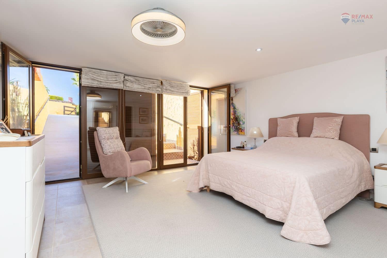 4 bedroom Villa for sale in Cuevas del Almanzora with pool garage - € 695,000 (Ref: 9430794)