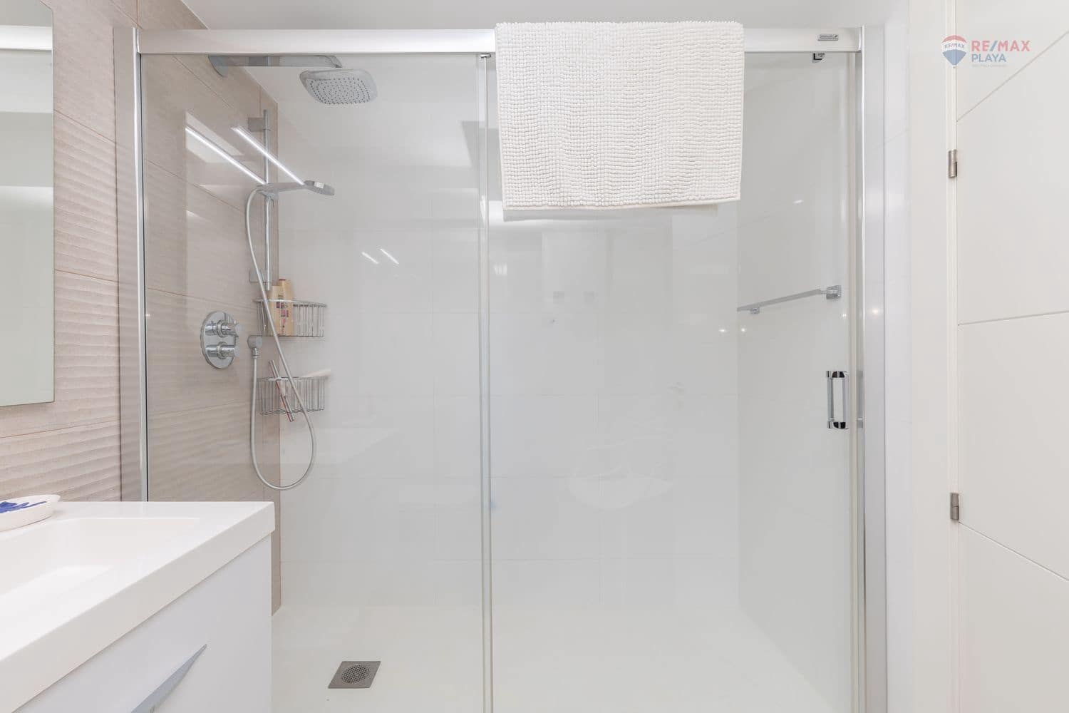 4 bedroom Villa for sale in Cuevas del Almanzora with pool garage - € 695,000 (Ref: 9430794)