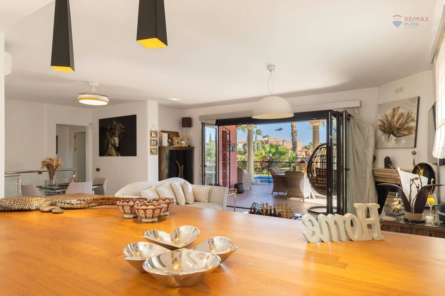 4 bedroom Villa for sale in Cuevas del Almanzora with pool garage - € 695,000 (Ref: 9430794)