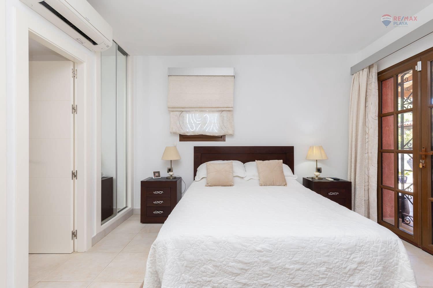 4 bedroom Villa for sale in Cuevas del Almanzora with pool garage - € 695,000 (Ref: 9430794)