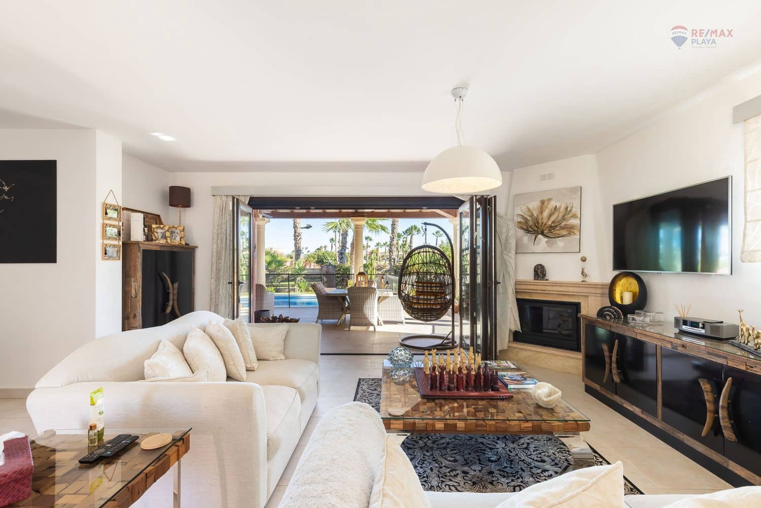 4 bedroom Villa for sale in Cuevas del Almanzora with pool garage - € 695,000 (Ref: 9430794)