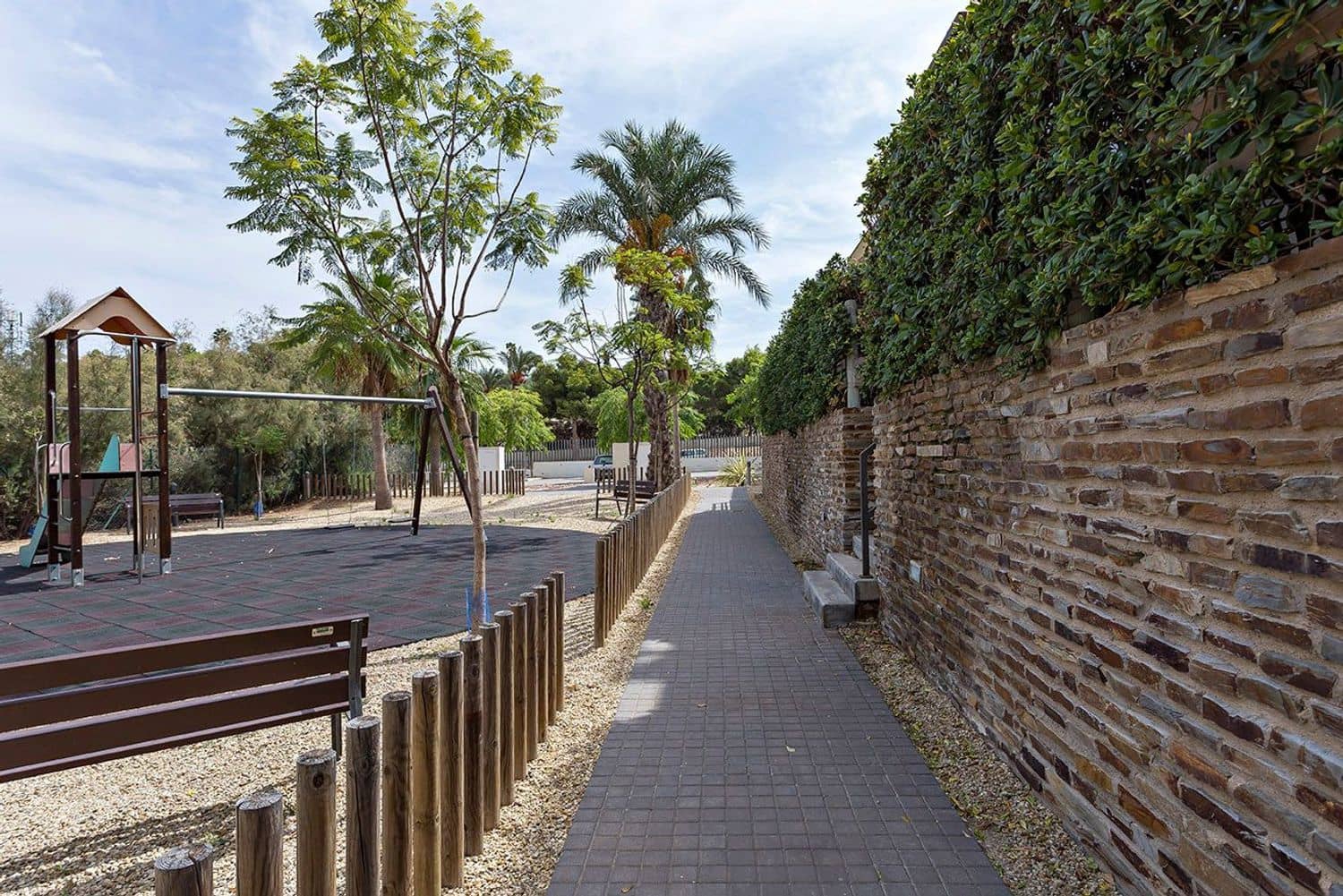 2 makuuhuone Huoneisto myytävänä paikassa Vera mukana uima-altaan 
autotalli - 197 000 € (Ref: 9543047)