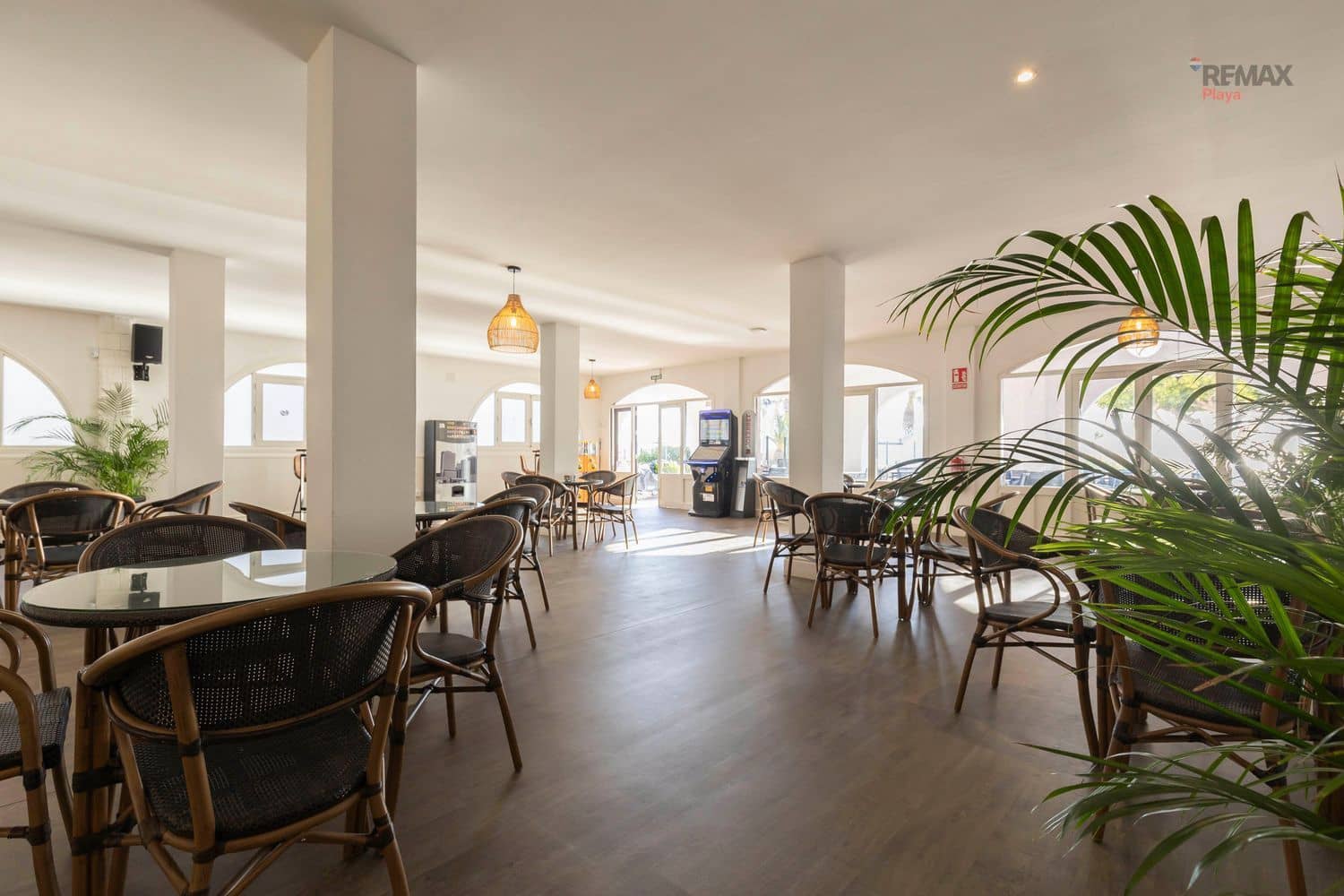 Commercial for sale in Vera - € 382,000 (Ref: 9697951)