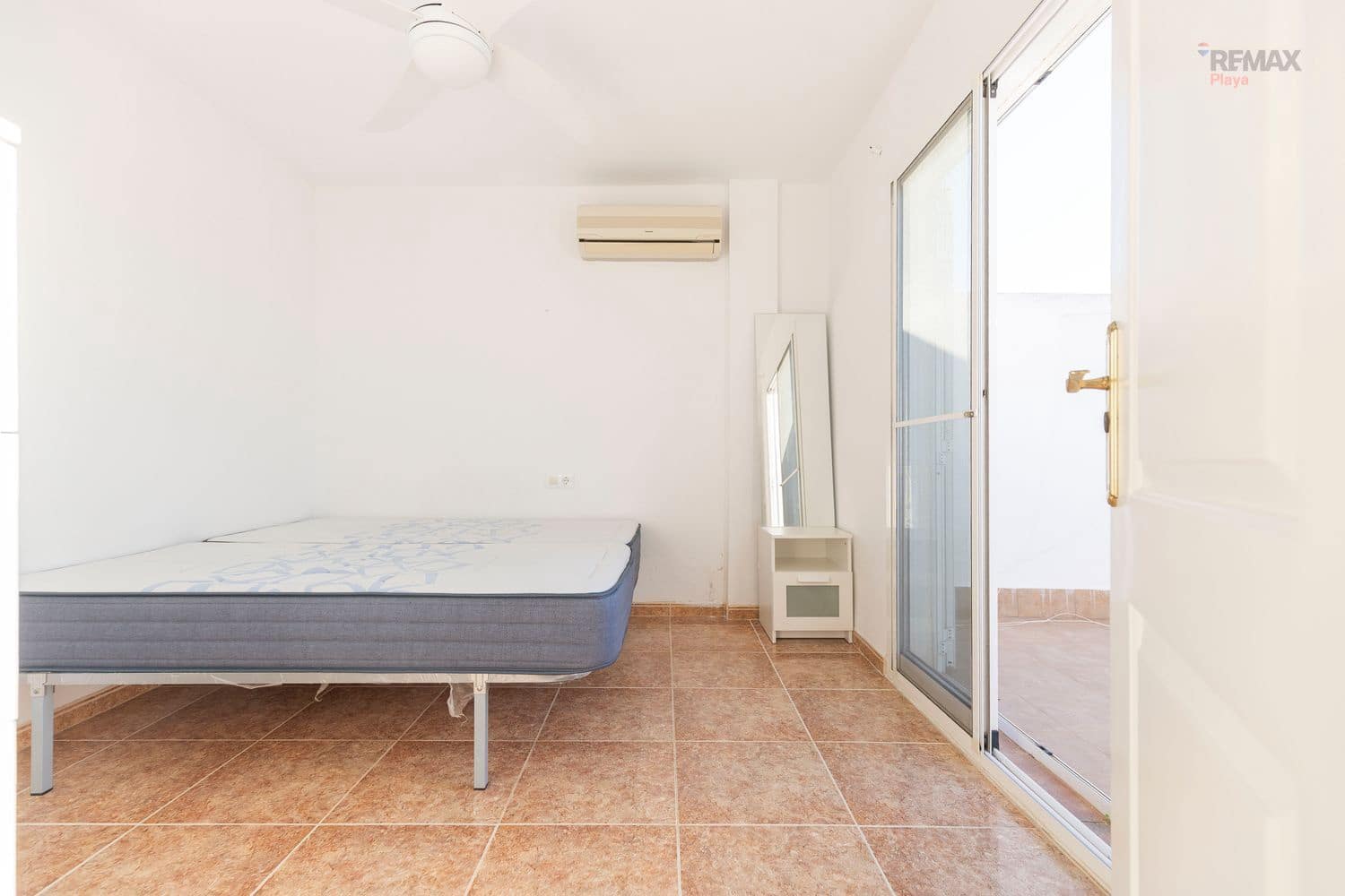 3 makuuhuone Omakotitalo myytävänä paikassa Vera mukana uima-altaan 
autotalli - 274 900 € (Ref: 9788077)