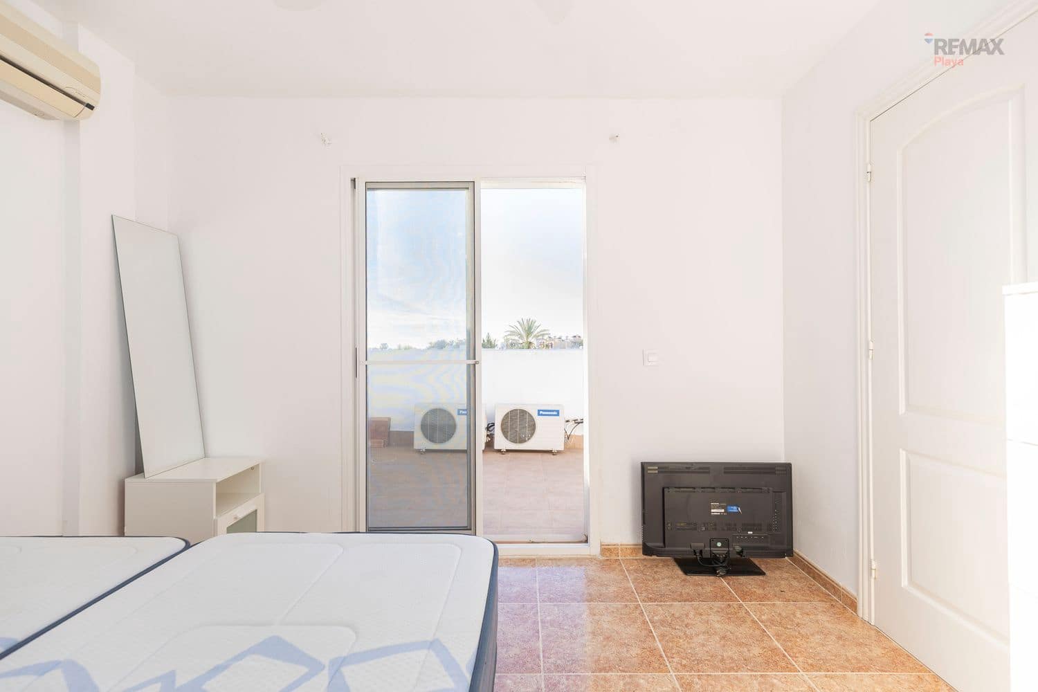 3 makuuhuone Omakotitalo myytävänä paikassa Vera mukana uima-altaan 
autotalli - 274 900 € (Ref: 9788077)