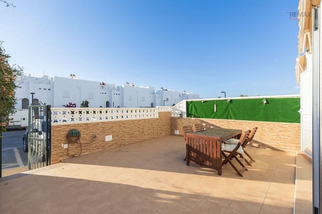 3 makuuhuone Omakotitalo myytävänä paikassa Las Marinas - Pueblo Laguna, Vera mukana uima-altaan 
autotalli - 274 900 € (Ref: 9788077)