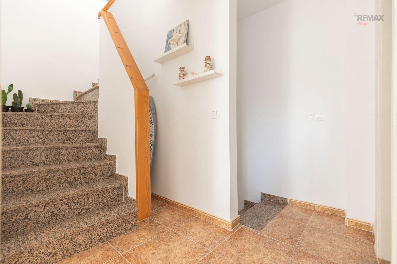 3 makuuhuone Omakotitalo myytävänä paikassa Vera mukana uima-altaan 
autotalli - 274 900 € (Ref: 9788077)