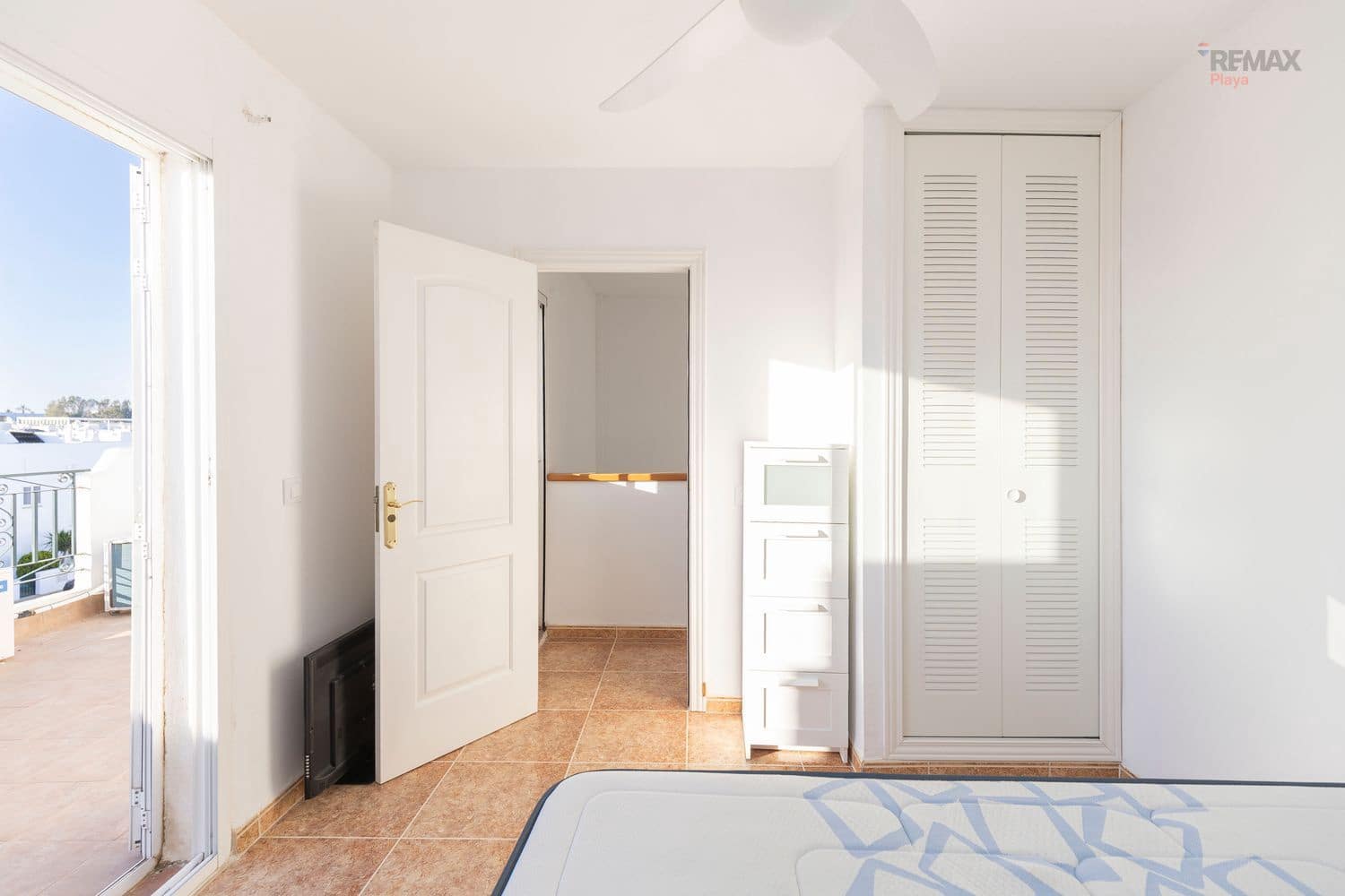 3 makuuhuone Omakotitalo myytävänä paikassa Vera mukana uima-altaan 
autotalli - 274 900 € (Ref: 9788077)