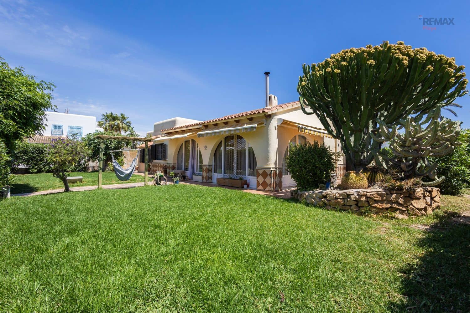 3 bedroom Villa for sale in Puerto del Rey with garage - € 535,000 (Ref: 9826134)
