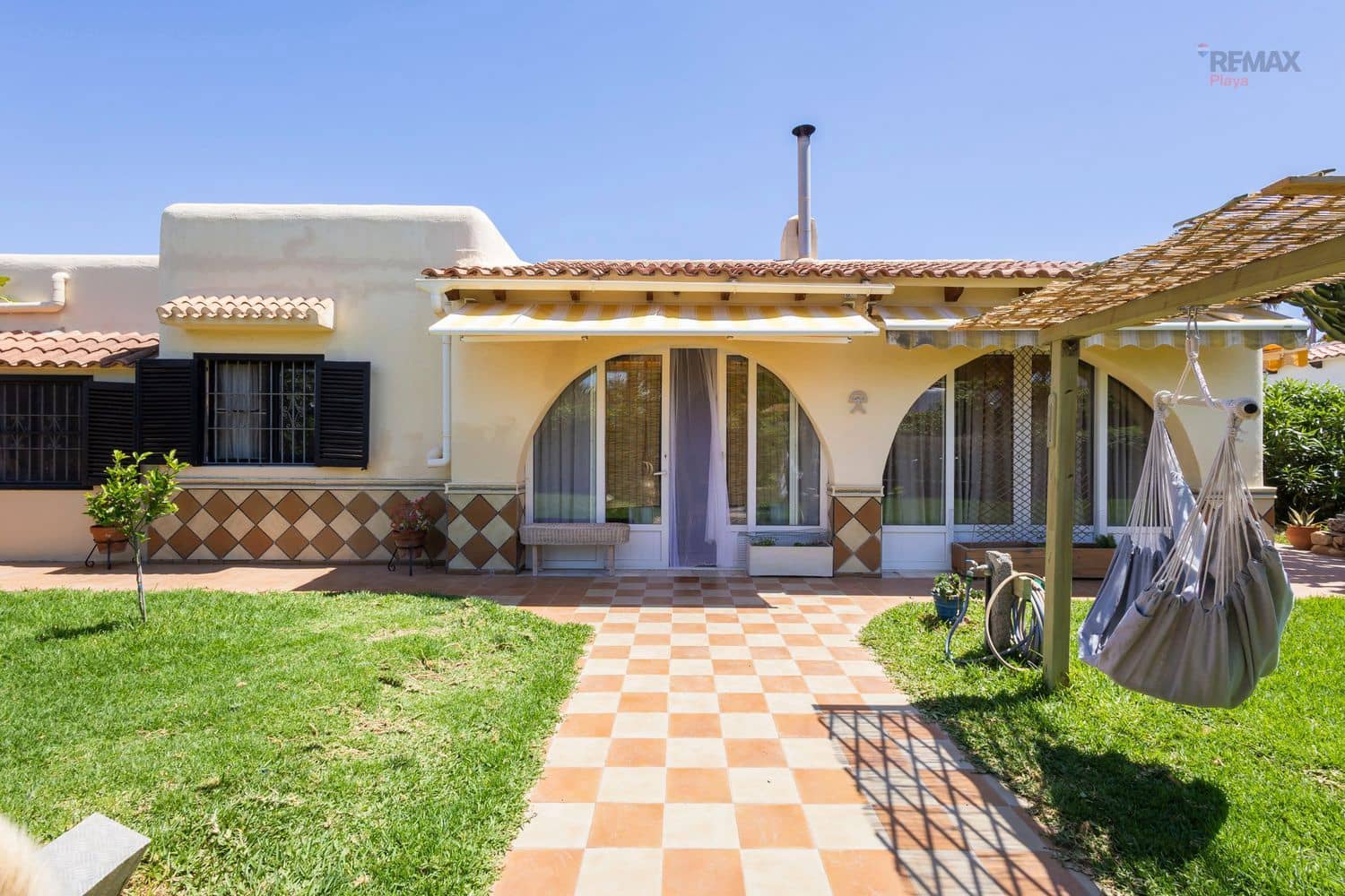 3 bedroom Villa for sale in Puerto del Rey with garage - € 535,000 (Ref: 9826134)