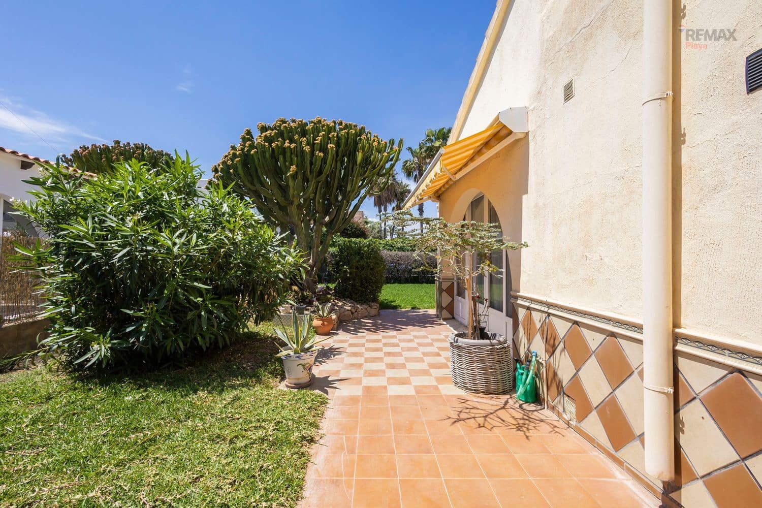 3 bedroom Villa for sale in Puerto del Rey with garage - € 535,000 (Ref: 9826134)