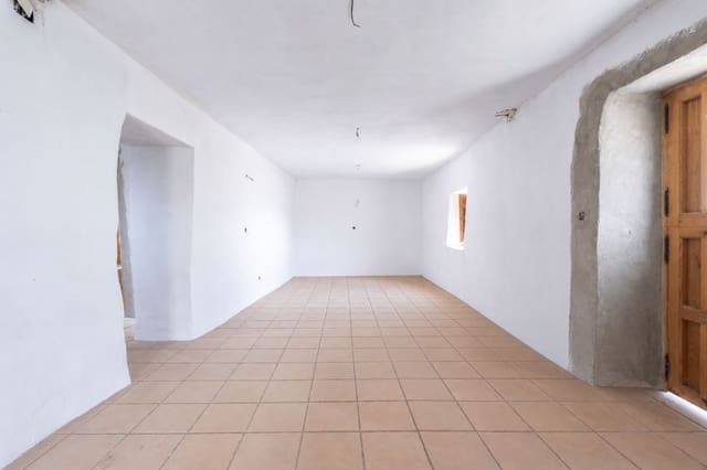 5 slaapkamer Finca/Landhuis te koop in Vélez-Rubio met garage - € 89.000 (Ref: 9868077)