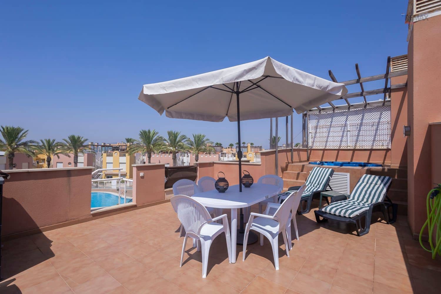 Apartamento de 2 habitaciones en Vera en venta con piscina garaje - 164.900 € (Ref: 9996534)