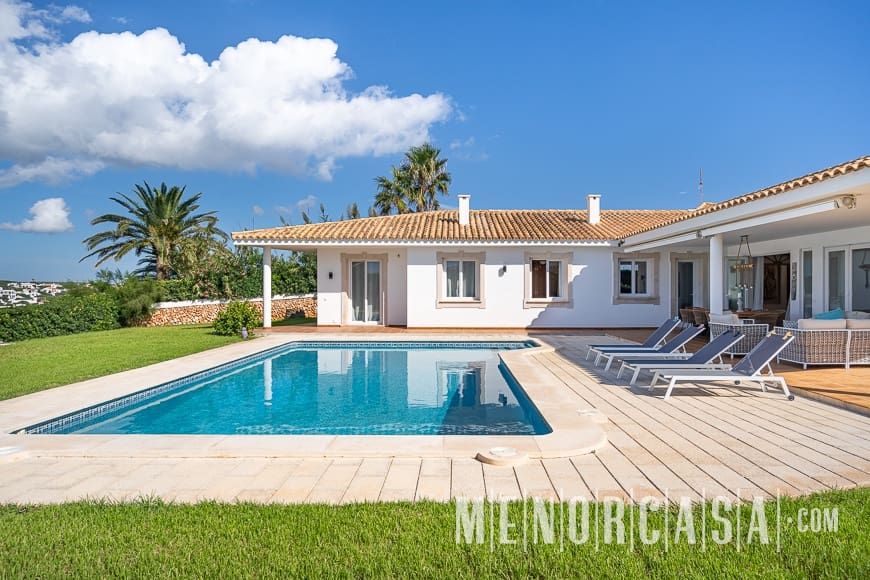 4 soveværelse Villa til salg i Cala Llonga med swimmingpool garage - € 1.450.000 (Ref: 8552278)