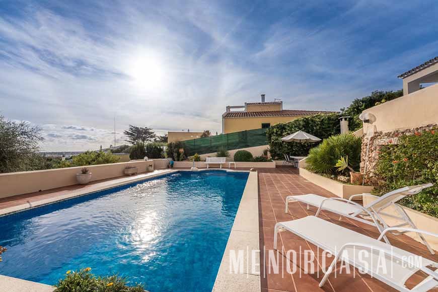 4 soveværelse Villa til salg i Cala Llonga med swimmingpool garage - € 1.250.000 (Ref: 8611355)