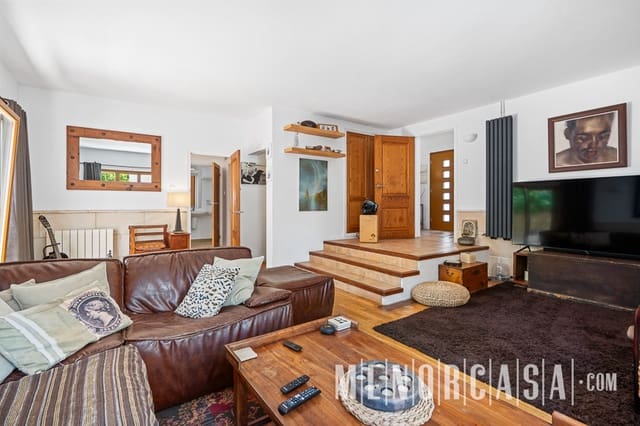 6 slaapkamer Villa te koop in Es Castell met zwembad - € 1.250.000 (Ref: 9081008)