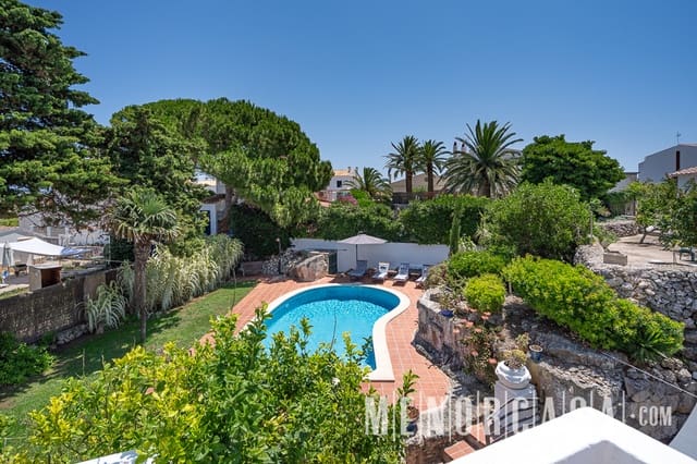 6 slaapkamer Villa te koop in Es Castell met zwembad - € 1.250.000 (Ref: 9081008)