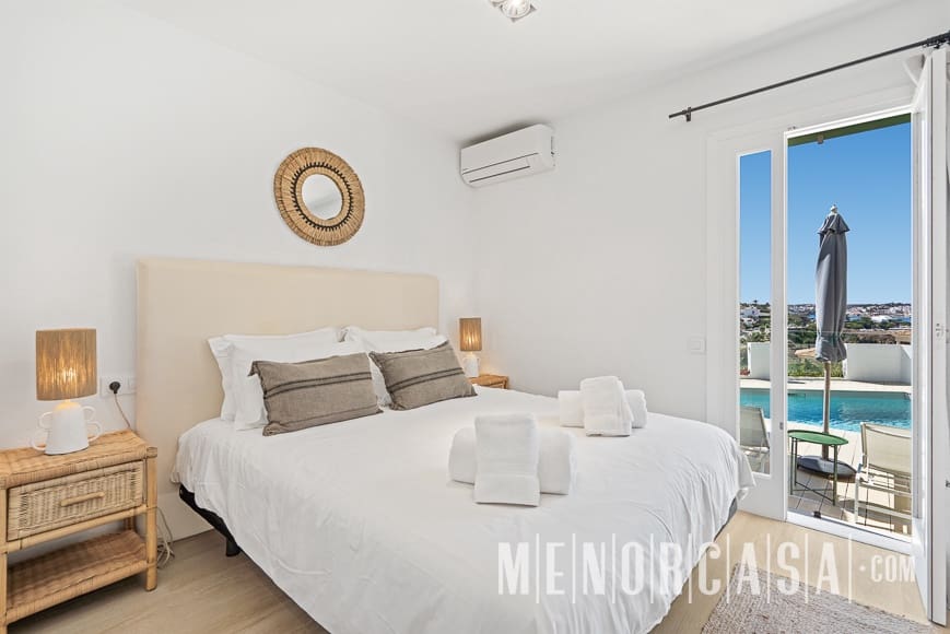 4 soveværelse Villa til salg i Cala Llonga med swimmingpool garage - € 950.000 (Ref: 9130994)