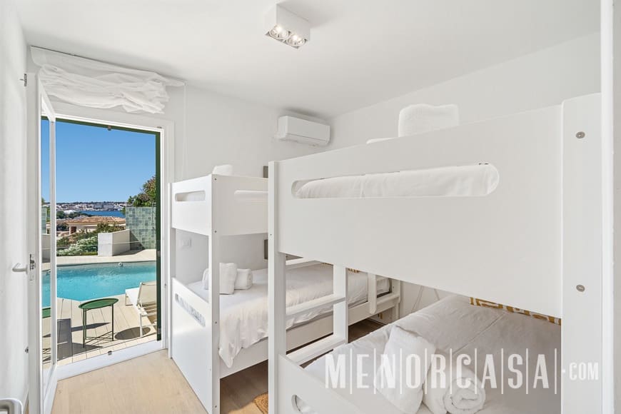 4 soveværelse Villa til salg i Cala Llonga med swimmingpool garage - € 950.000 (Ref: 9130994)