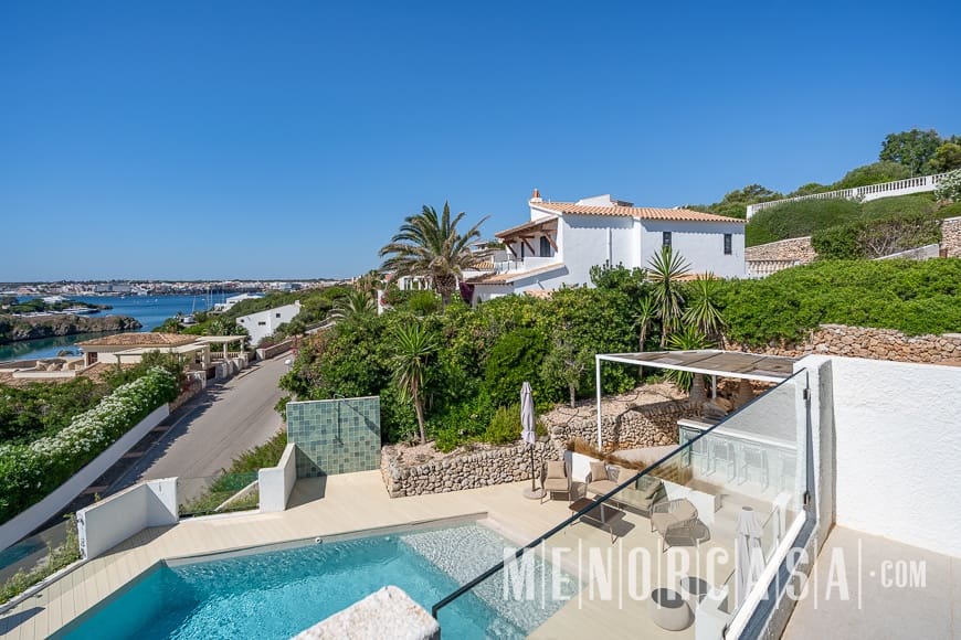 4 soveværelse Villa til salg i Cala Llonga med swimmingpool garage - € 950.000 (Ref: 9130994)