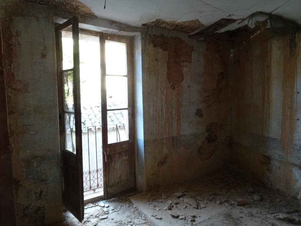 4 bedroom Townhouse for sale in La Bisbal de Falset - € 15,000 (Ref: 8143525)