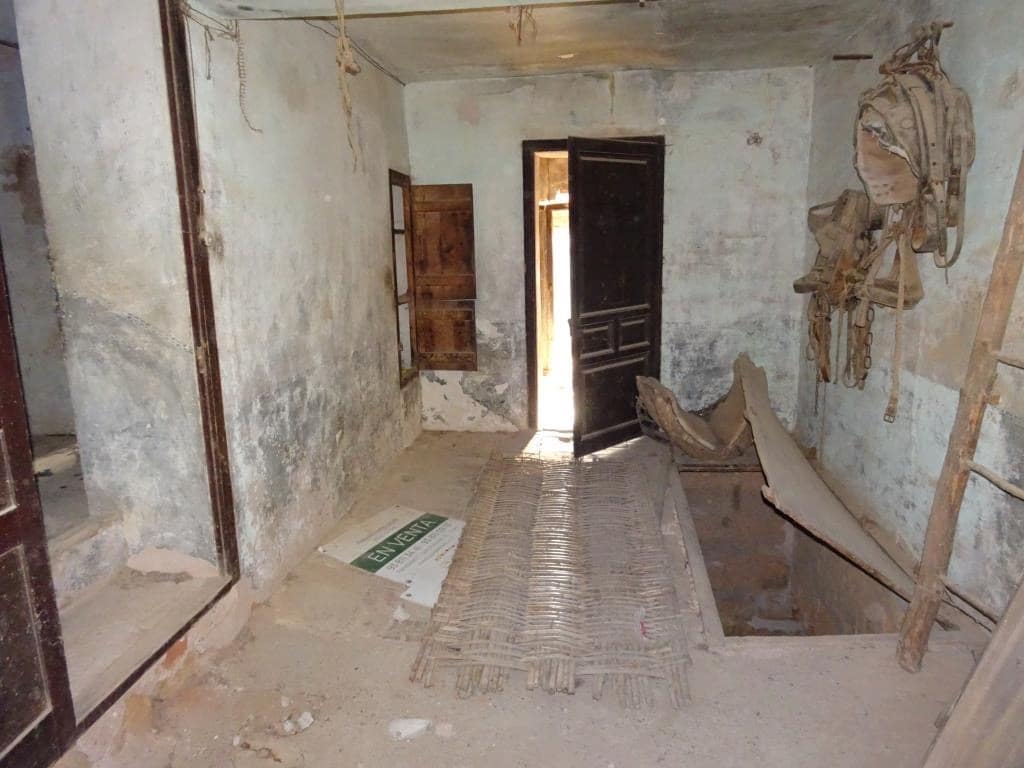 4 bedroom Townhouse for sale in La Bisbal de Falset - € 15,000 (Ref: 8143525)